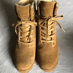 BEARPAW lace up boots